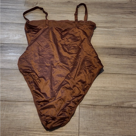 SKIMS Satin Collection Rare Bodysuit,Smoothing Stretch Chic Lagonlook Brown Soft - Picture 6 of 10
